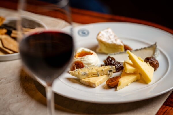A Perfect Pairing – Sharing Board & Wine Bottle for £40